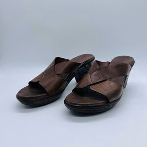 MUNRO WOMENS DARK BROWN 3” HEEL SLIP ON LEATHER SANDALS SIZE 7 N
